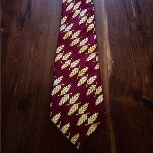 Gucci Burgundy and Gold Leaf Pattern Tie